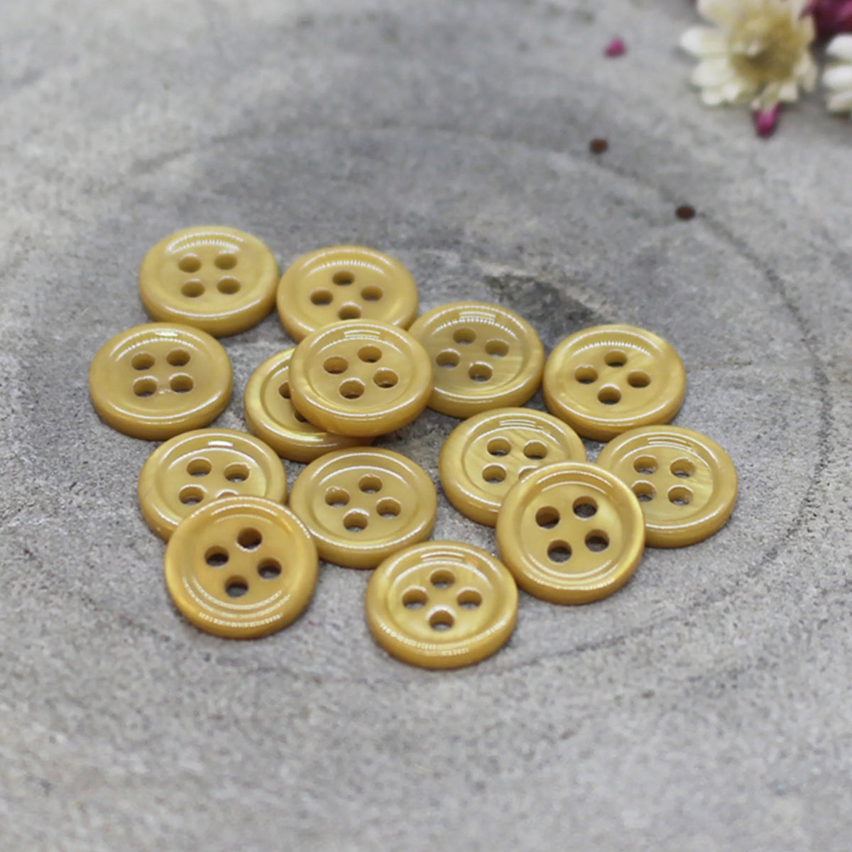 Boutons Bliss d'Atelier Brunette, coloris Mustard