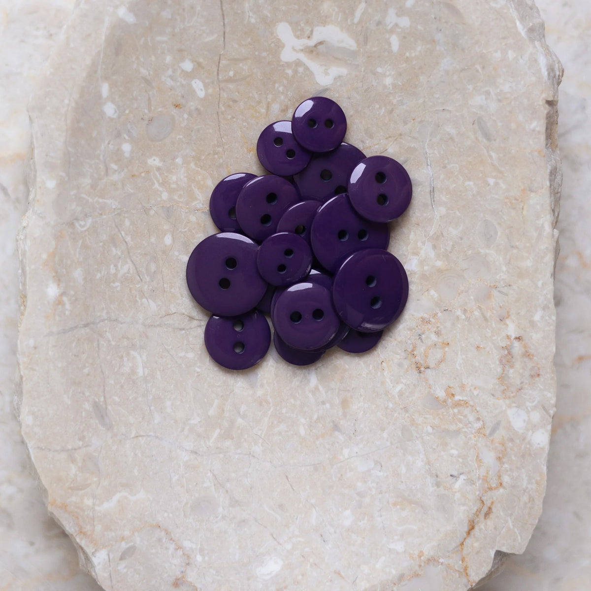 Boutons Classic Shine d'Atelier Brunette coloris Majestic Purple