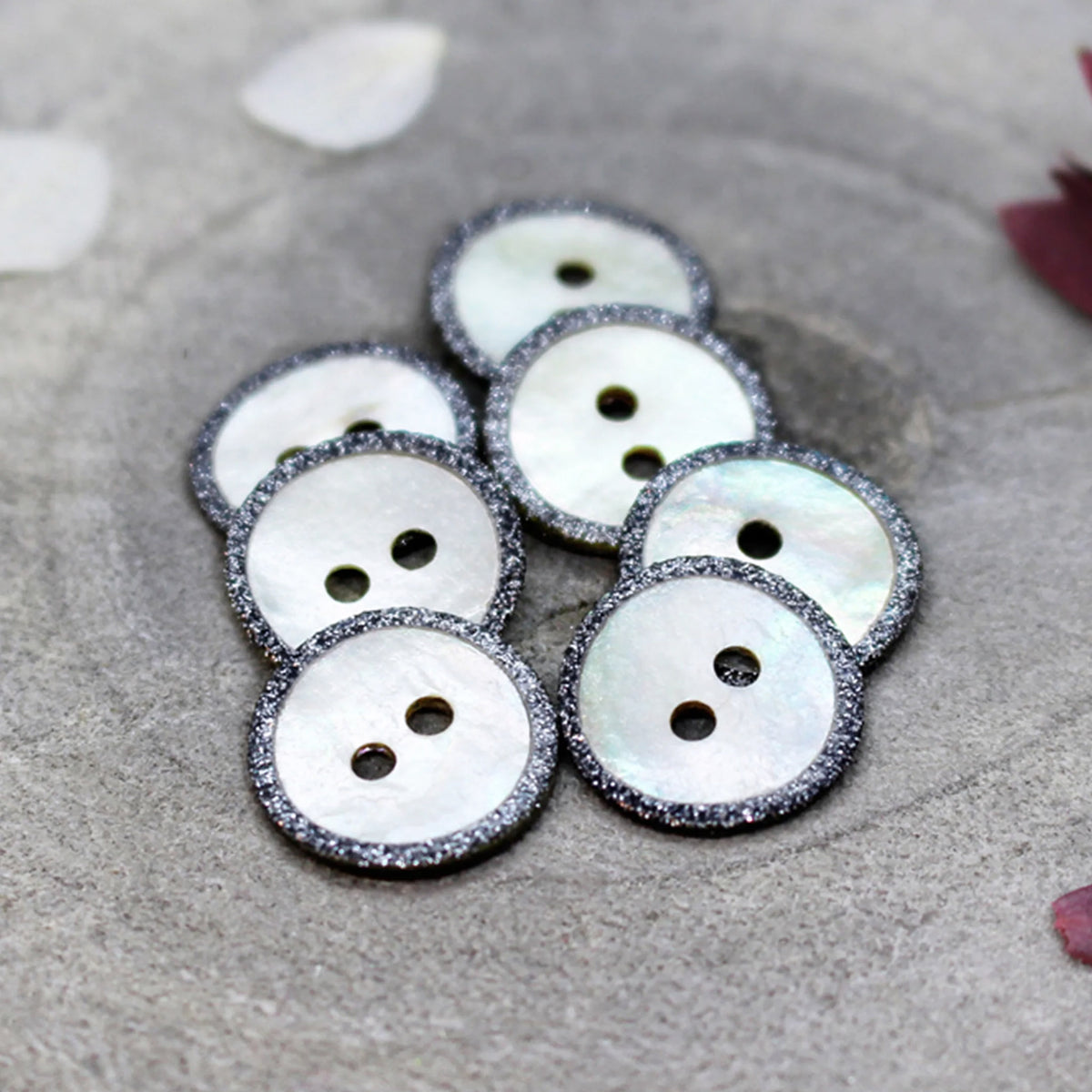Boutons Atelier Brunette modèle Glitz, coloris Night / Deep Charcoal