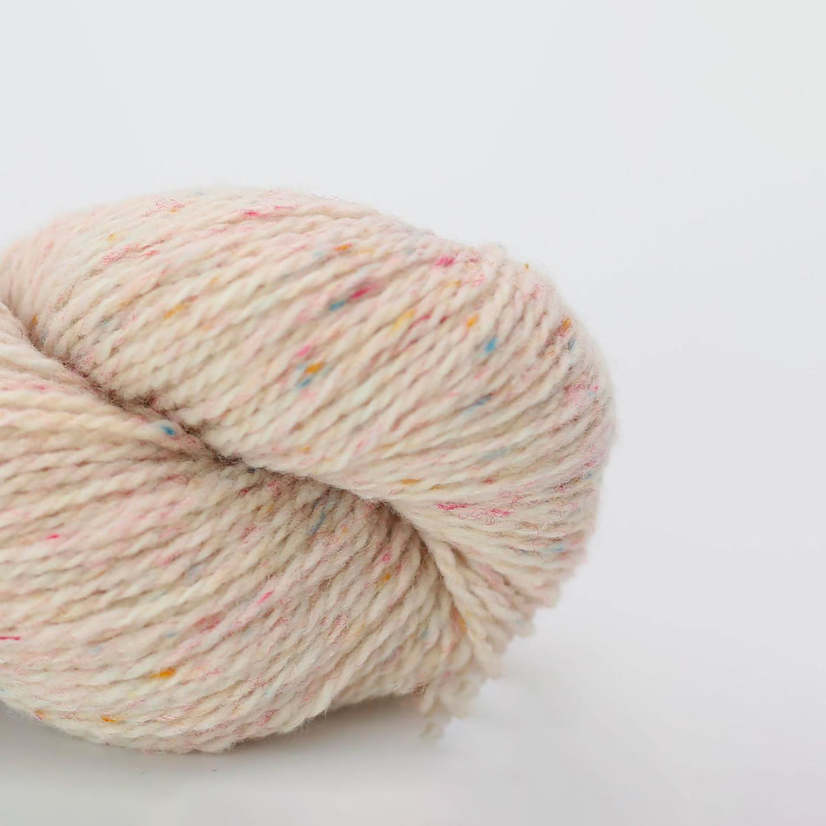 Echeveau de Loch Lomond GOTS de BC Garn coloris 30 White Confetti