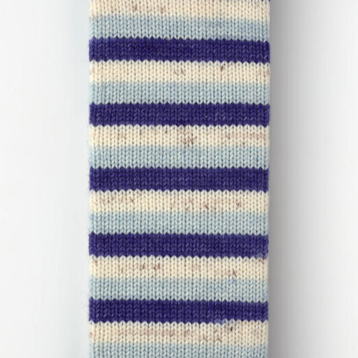 Laine à chaussettes autorayante Fingering 85/15 Le Bruit des Aiguilles coloris I Smell Snow