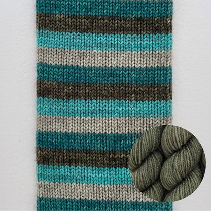 Kit de laine à chaussettes Le Bruit des Aiguilles, coloris La Forme de l'Eau / mini Kaki