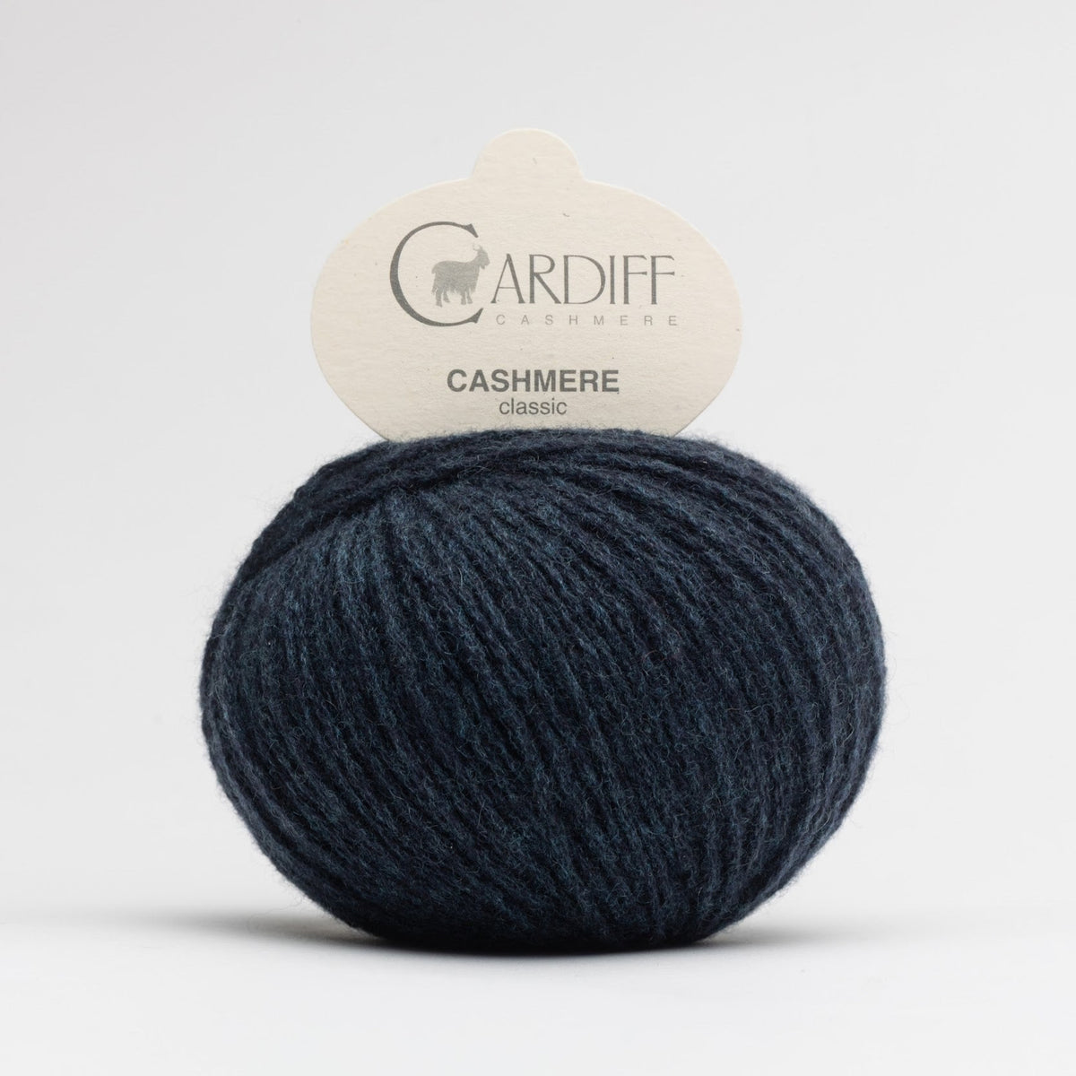 Pelote de Cashmere Classic de Cardiff Cashmere coloris 739 Japan Blue