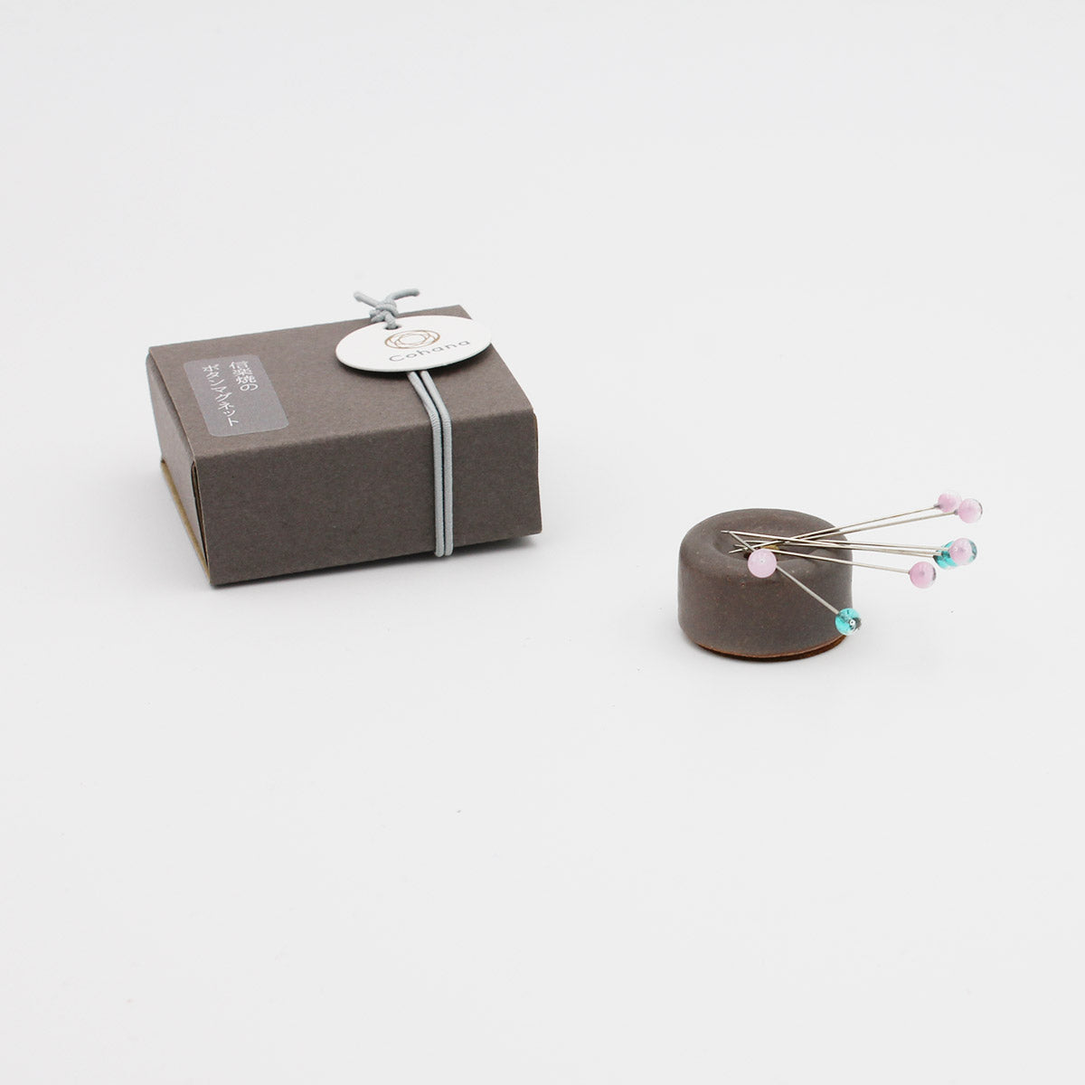 Repose-aiguilles magnétique Cohana, en céramique, en forme de gros bouton, coloris Gris