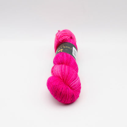 Echeveau de Corrie Sock de Dark Omen coloris Pink Crush