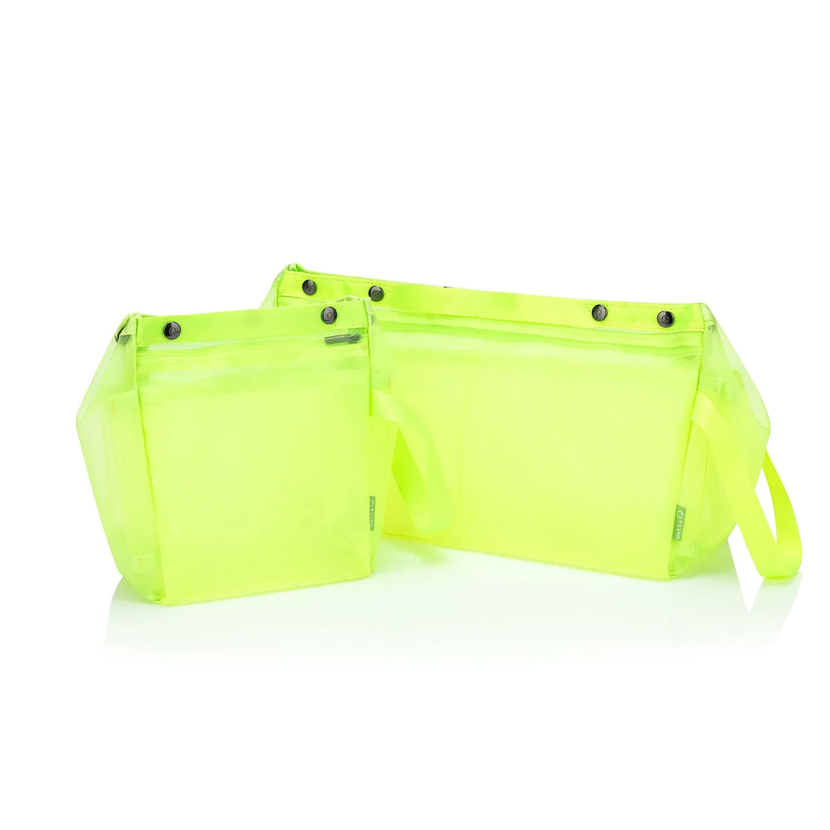 Comparaison des tailles Small et Large des Oh Snap Sack de Della Q, coloris Grass