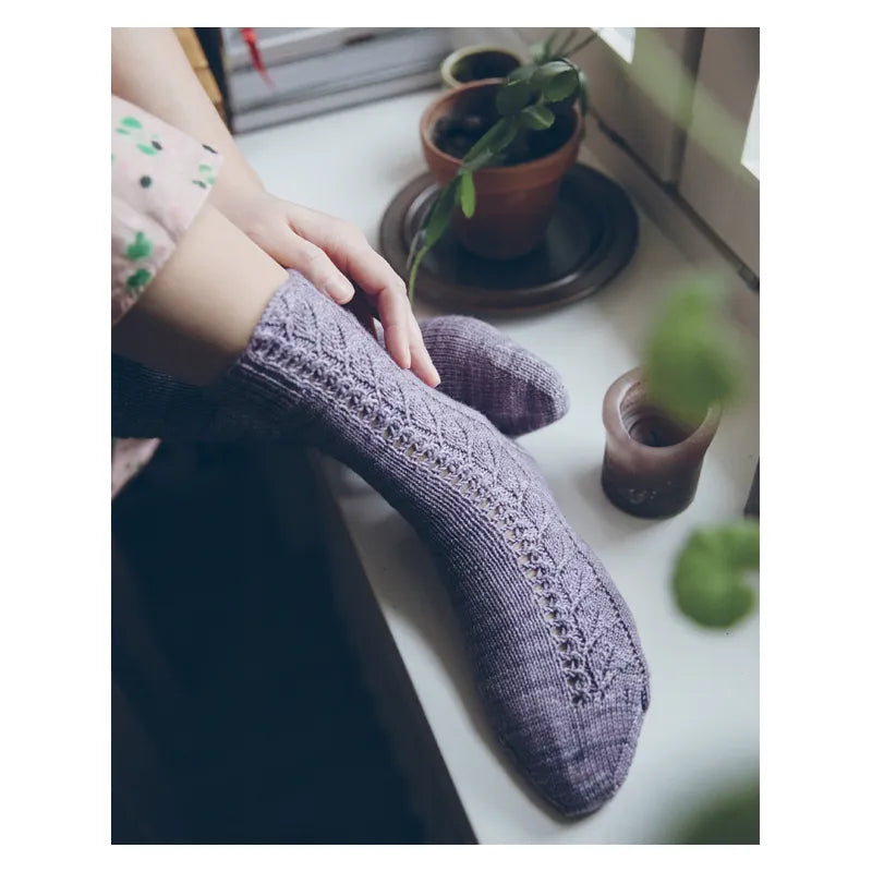 Vervain de Sashiko Burgin, patron de tricot paru dans 52 Chaussettes à Tricoter Toute l'Année, version française du 52 Weeks of Socks, paru aux Editions de Saxe