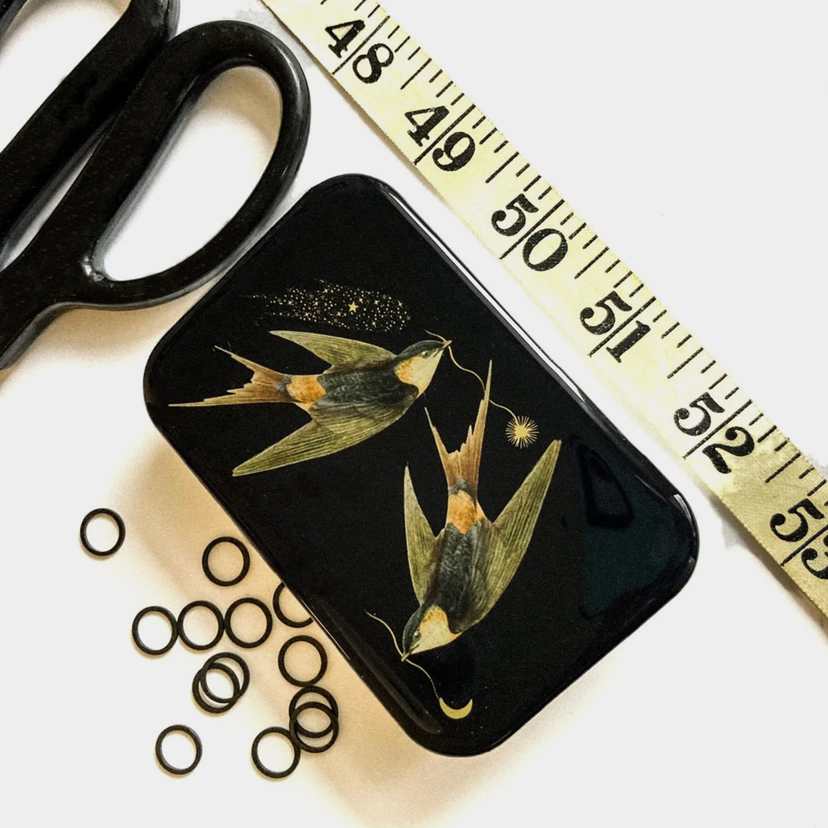 Boîte de rangement métallique Firefly Notes, modèle Celestial Swallow, taille Large