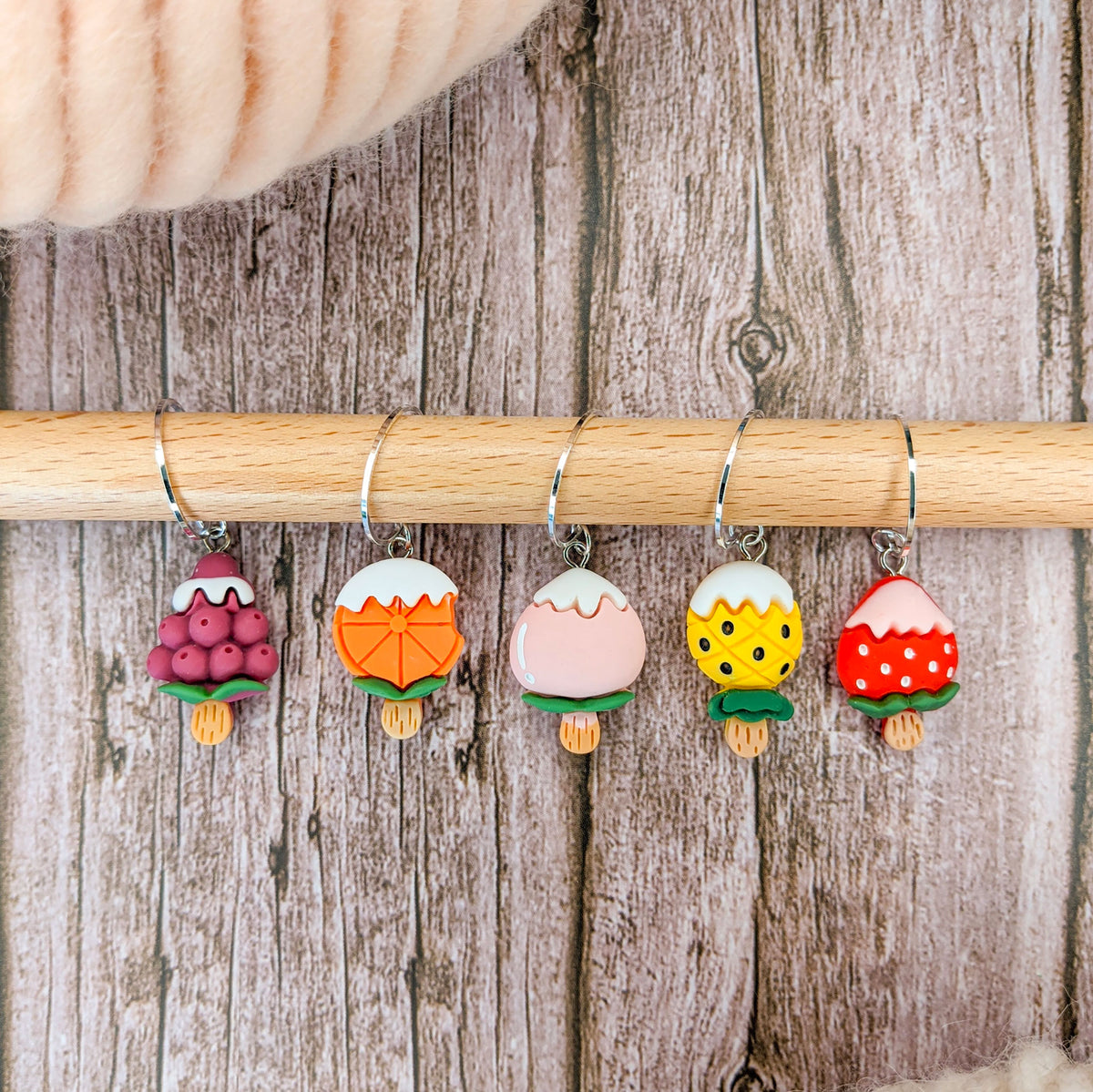 Set d'anneaux marqueurs Hello Kim, modèle 31 Bâtonnets Fruités (fixes)