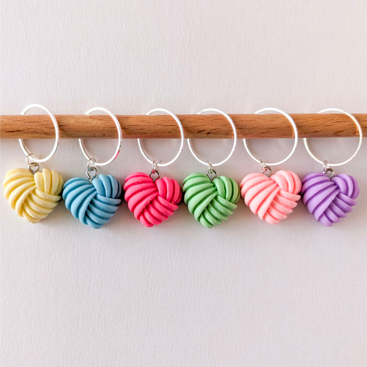 Set d'anneaux marqueurs Hello Kim, modèle 05 Rainbow Hearts (fixes)