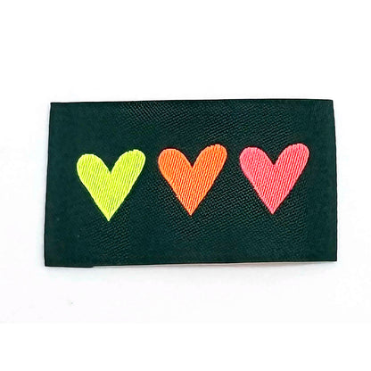 Etiquette à coudre de Home Couture, modèle 3 Coeurs (noir - neon)