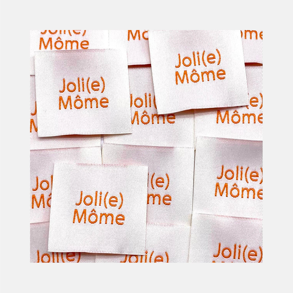 Etiquette à coudre de Home Couture, modèle Joli(e) Môme (blanc - camel)