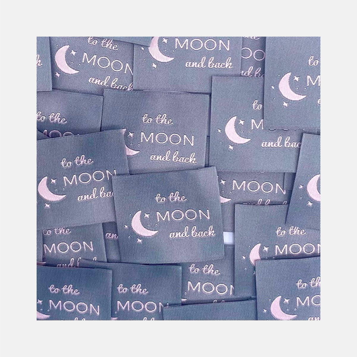 Etiquette à coudre de Home Couture, modèle To the moon and back (gris - rose)