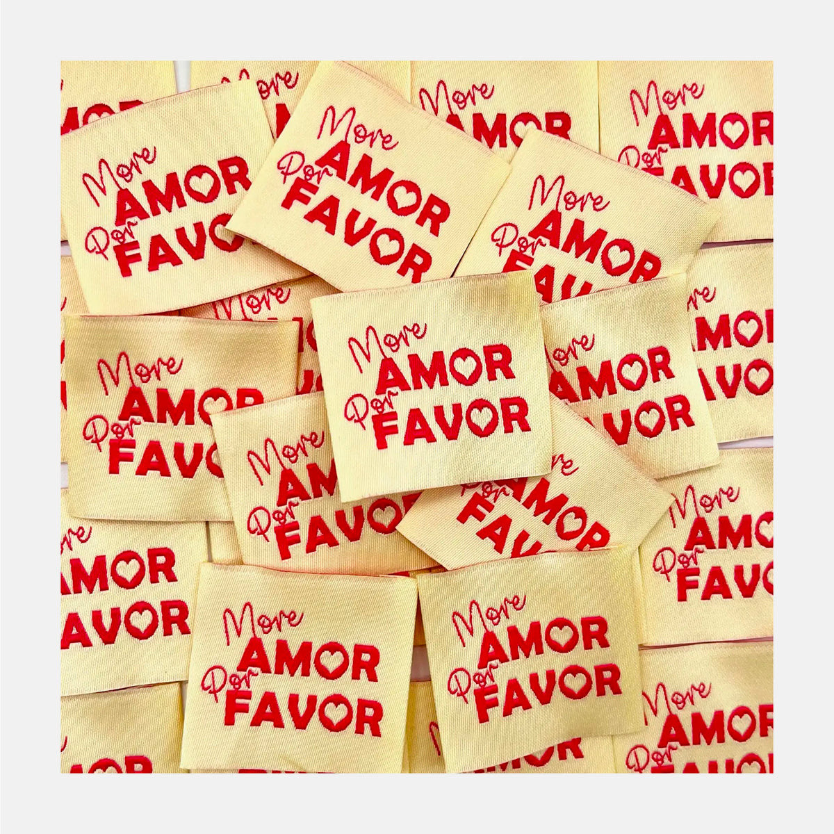 Etiquette à coudre de Home Couture, modèle More amor por favor (jaune - fuchsia)