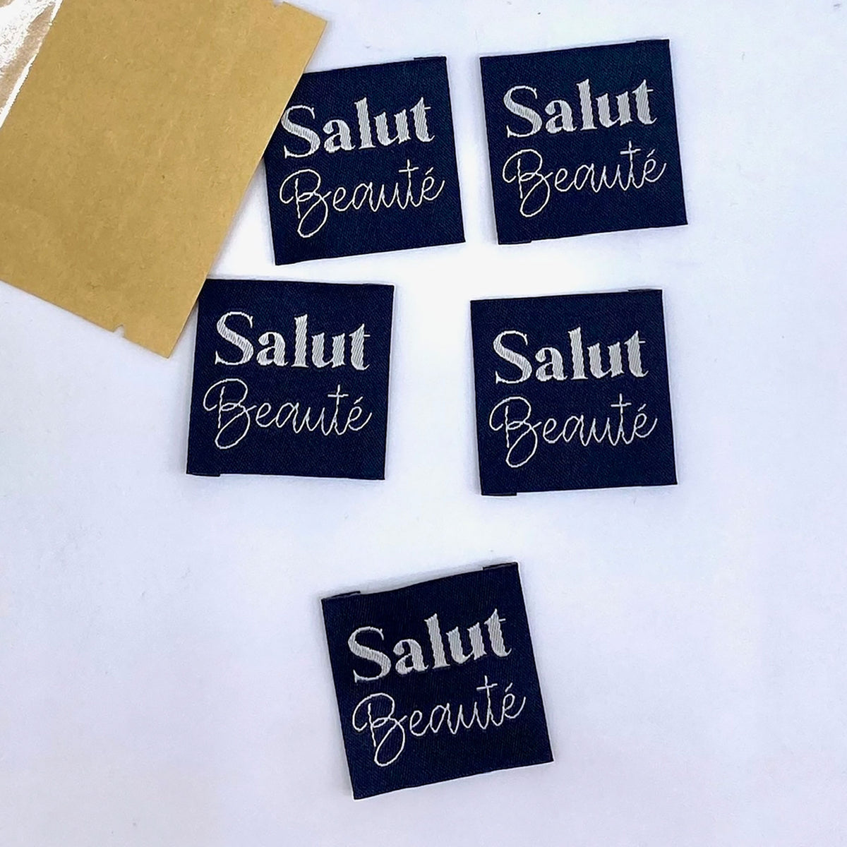 Etiquette à coudre de Home Couture, modèle Salut Beauté (marine - blanc)