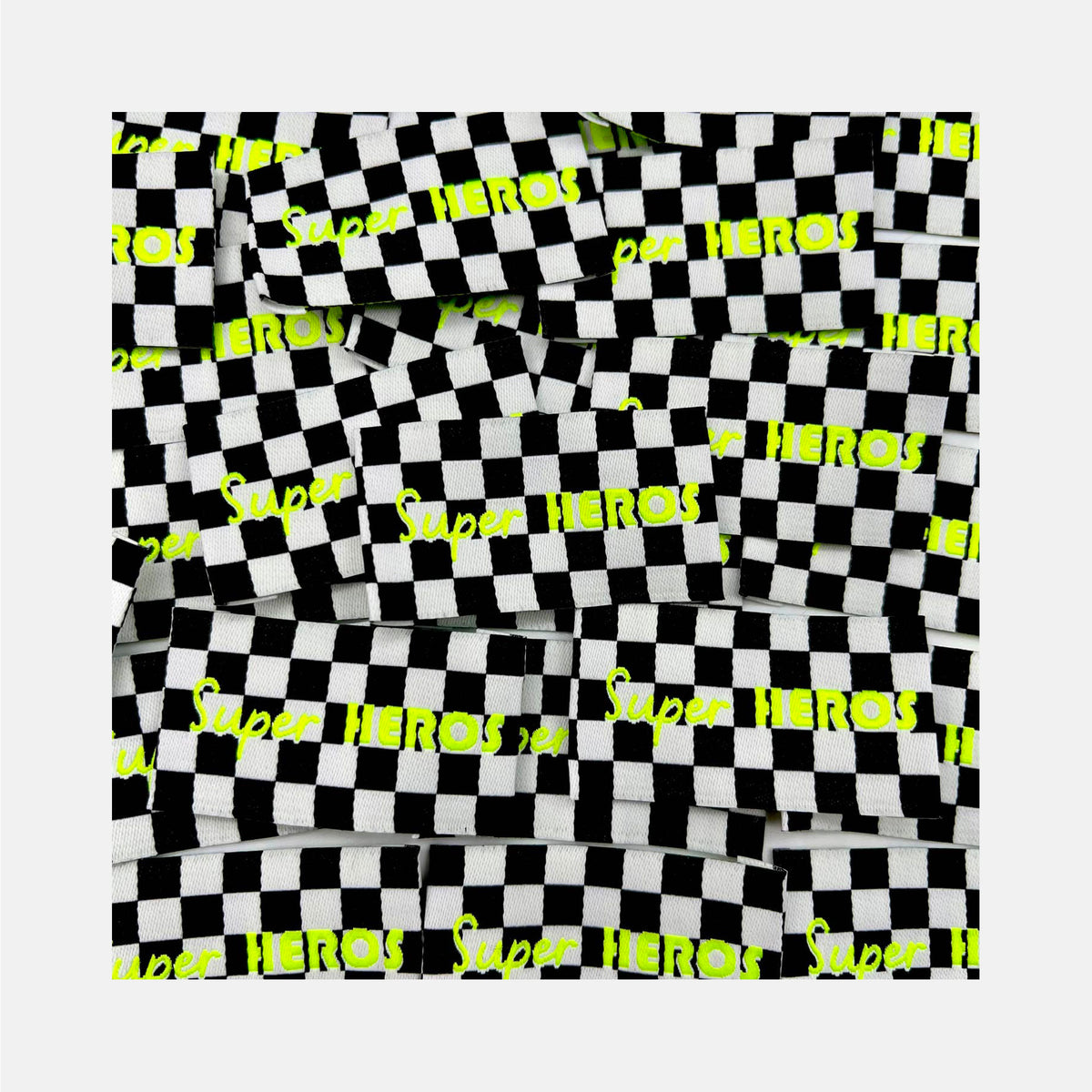 Etiquette à coudre de Home Couture, modèle Super Héros (damier - fluo)