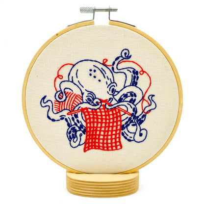 Kit de broderie Hook Line & Tinker, modèle   Pièvre qui Tricote