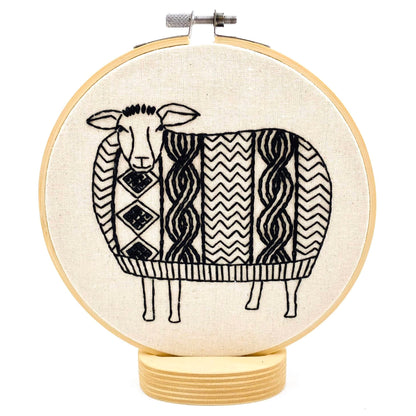 Kit de broderie Hook Line & Tinker, modèle   Mouton en Pull