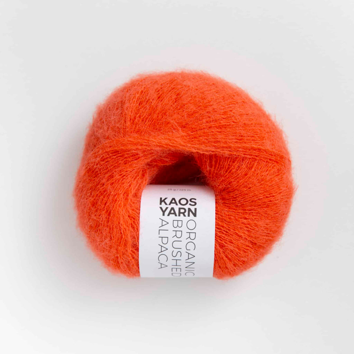 Pelote de Halo Brushed Alpaga de Kaos Yarn, coloris 2030 Fierce