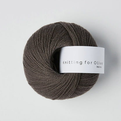 Pelote de Merino de Knitting for Olive (KFO) coloris Dark Moose