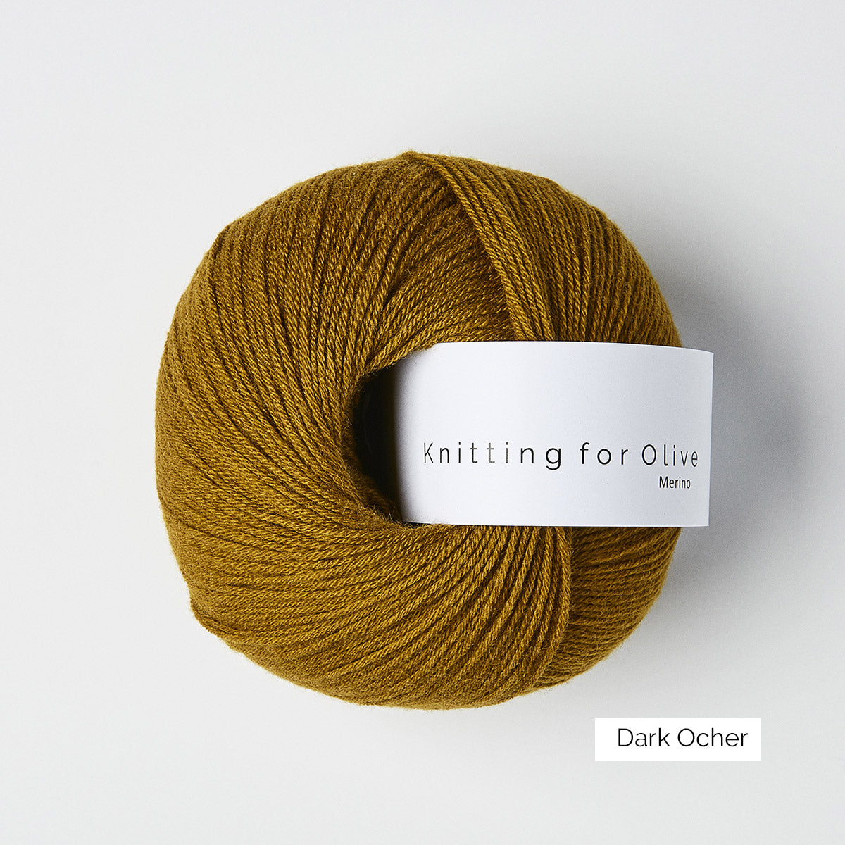 Pelote de Merino de Knitting for Olive (KFO) coloris Dark Ocher