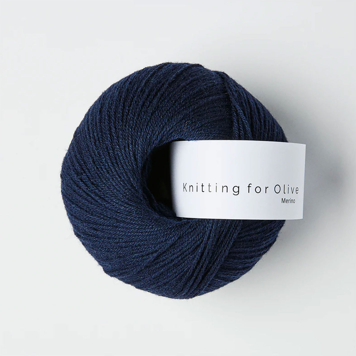 Pelote de Merino de Knitting for Olive (KFO) coloris Navy Blue