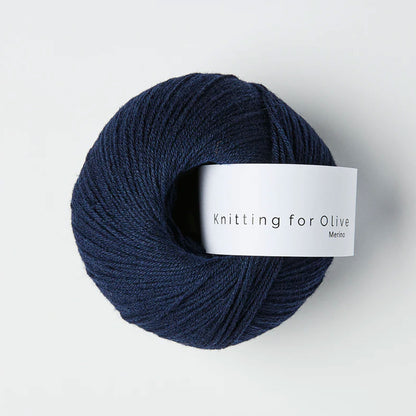 Pelote de Merino de Knitting for Olive (KFO) coloris Navy Blue