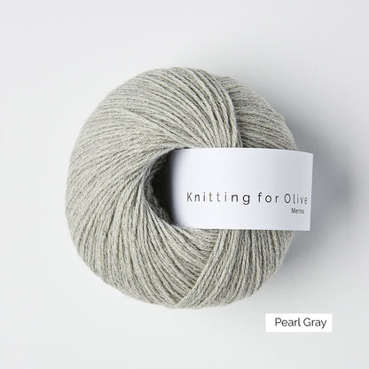 Pelote de Merino de Knitting for Olive (KFO) coloris Pearl Gray