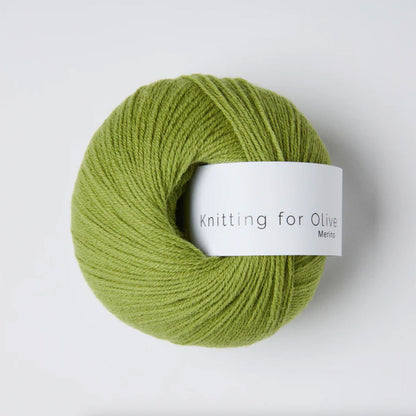 Pelote de Merino de Knitting for Olive (KFO) coloris Pea Shoots