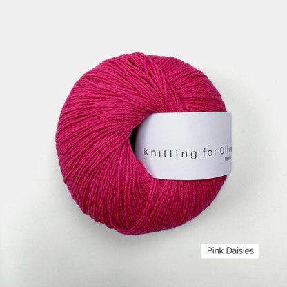 Pelote de Merino de Knitting for Olive (KFO) coloris Pink Daisies