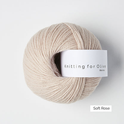 Pelote de Merino de Knitting for Olive (KFO) coloris Soft Rose