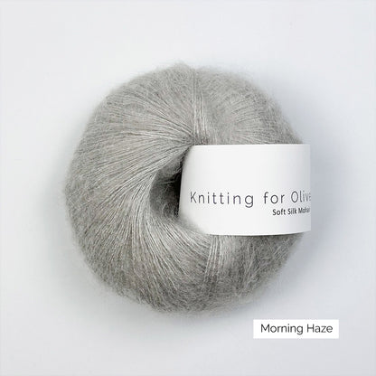 Pelote de Soft Silk Mohair de Knitting for Olive (KFO) coloris Morning Haze
