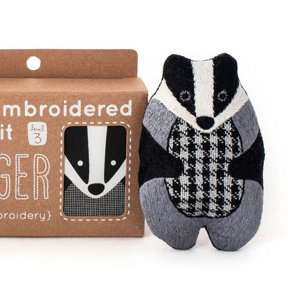 Kit de broderie Embroidered Doll de Kiriki Press modèle Badger