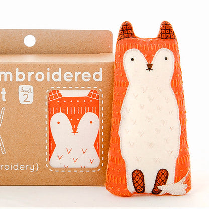 Kit de broderie Embroidered Doll de Kiriki Press modèle Fox
