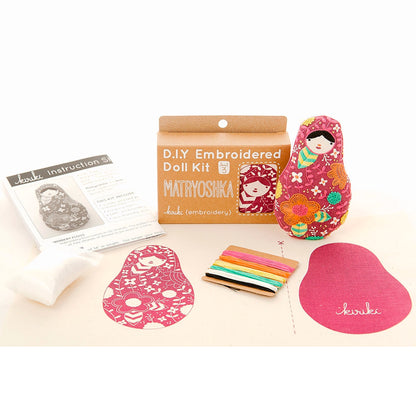Kit de broderie Embroidered Doll de Kiriki Press modèle Matryoshka