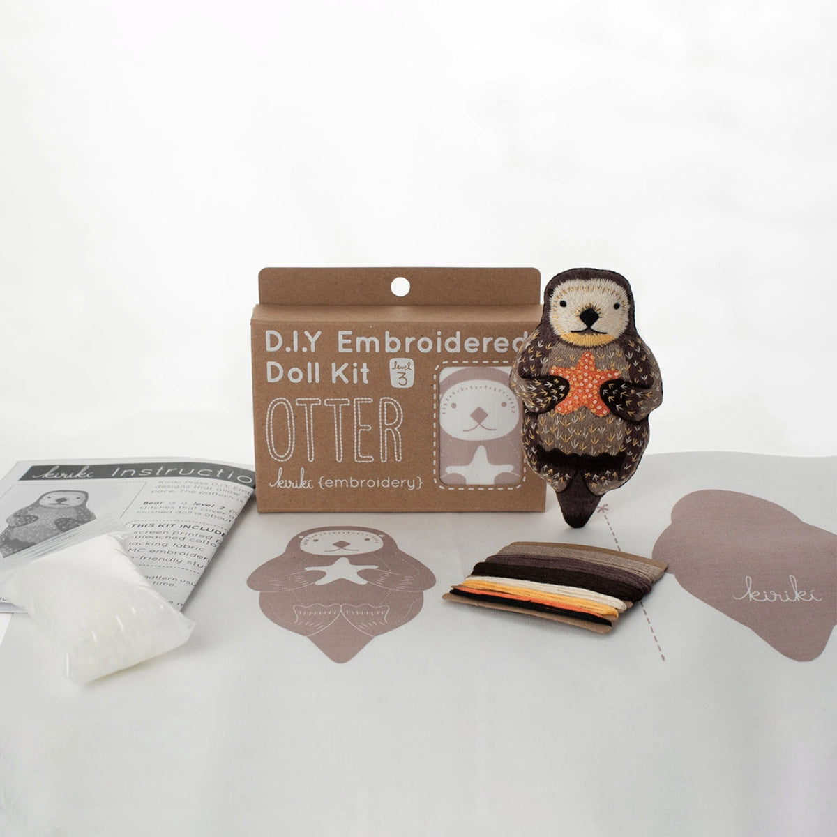 Kit de broderie Embroidered Doll de Kiriki Press modèle Otter