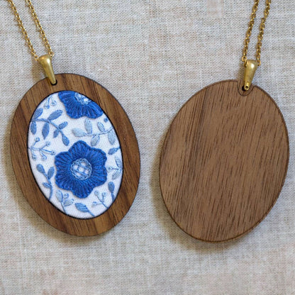 Kit de broderie Pendant de Kiriki Press modèle Delft Daisy