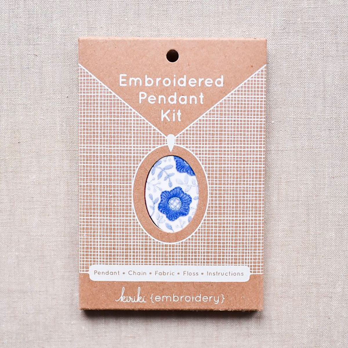 Kit de broderie Pendant de Kiriki Press modèle Delft Daisy