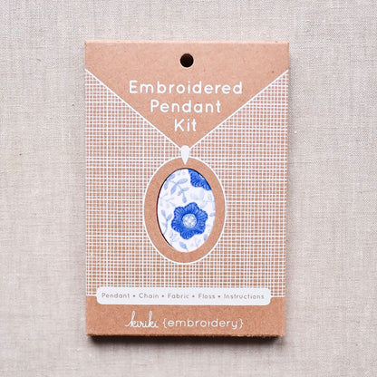 Kit de broderie Pendant de Kiriki Press modèle Delft Daisy