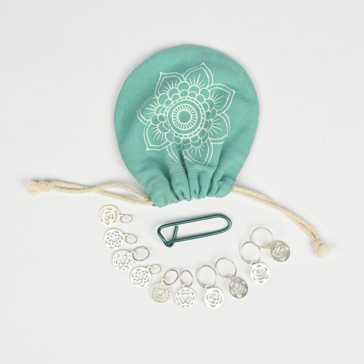 Anneaux marqueurs chakras de la collection Mindful de Knit Pro et leur pochette