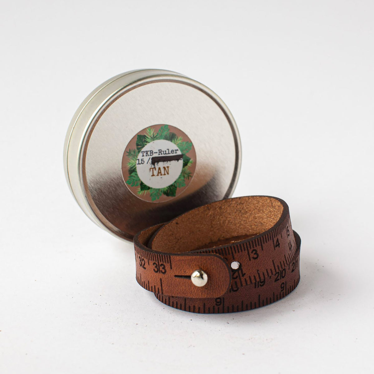 Bracelet mètre (Ruler) en cuir The Knitting Barber coloris Tan