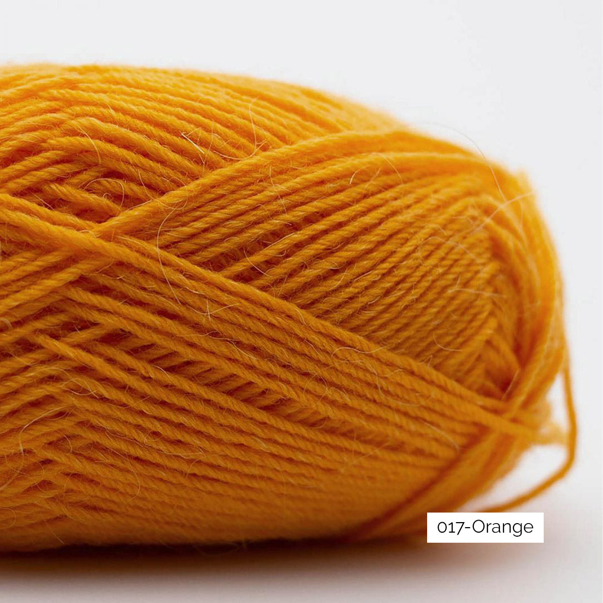 Texture du fil à chaussettes à base d'alpaga Edelweiss Alpaca de Kremke Soul Wool coloris 017 Orange