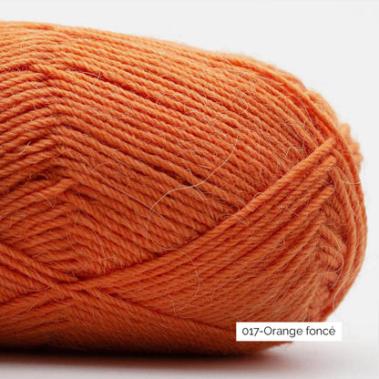 Texture du fil à chaussettes à base d'alpaga Edelweiss Alpaca de Kremke Soul Wool coloris 017 orange foncé