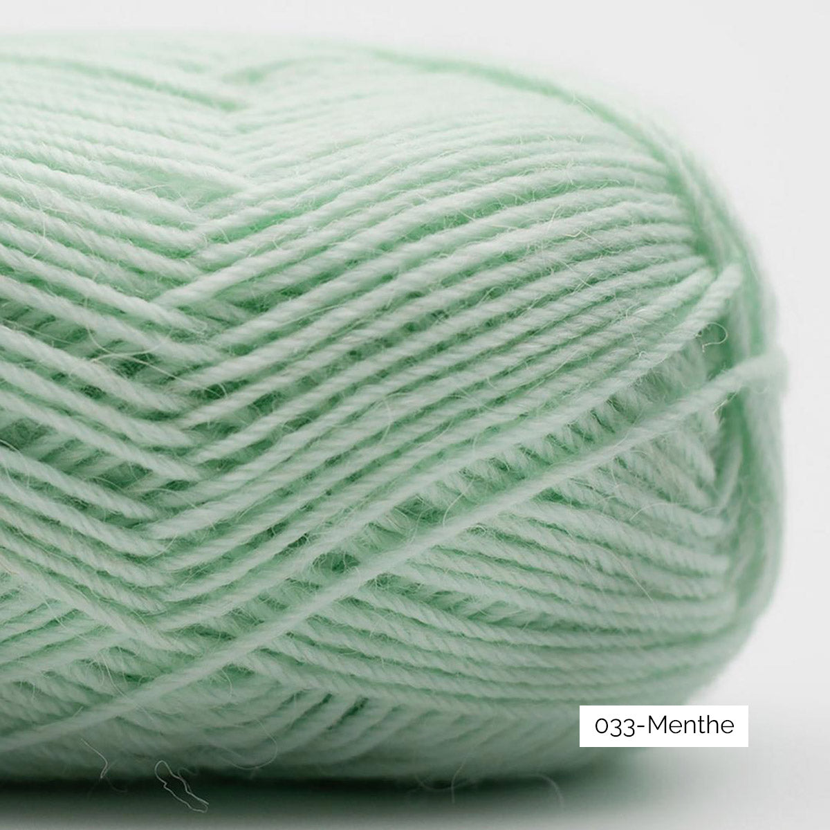 Texture du fil à chaussettes à base d'alpaga Edelweiss Alpaca de Kremke Soul Wool, coloris 033 Menthe