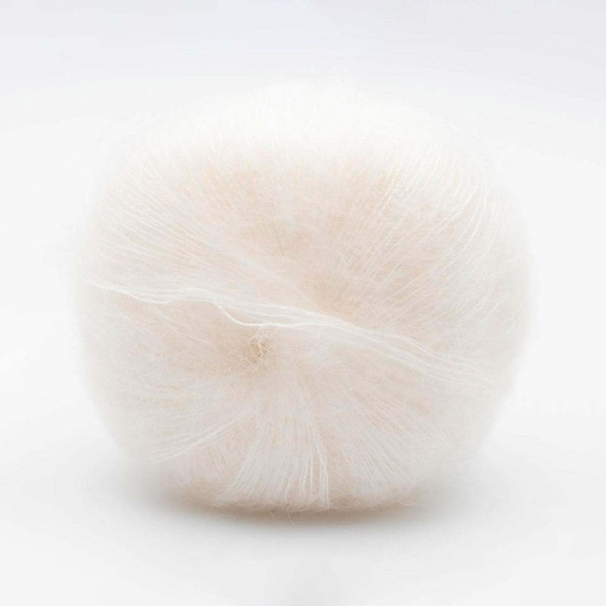 Pelote de Silky Kid de Kremke Soul Wool coloris 06_001 Blanc