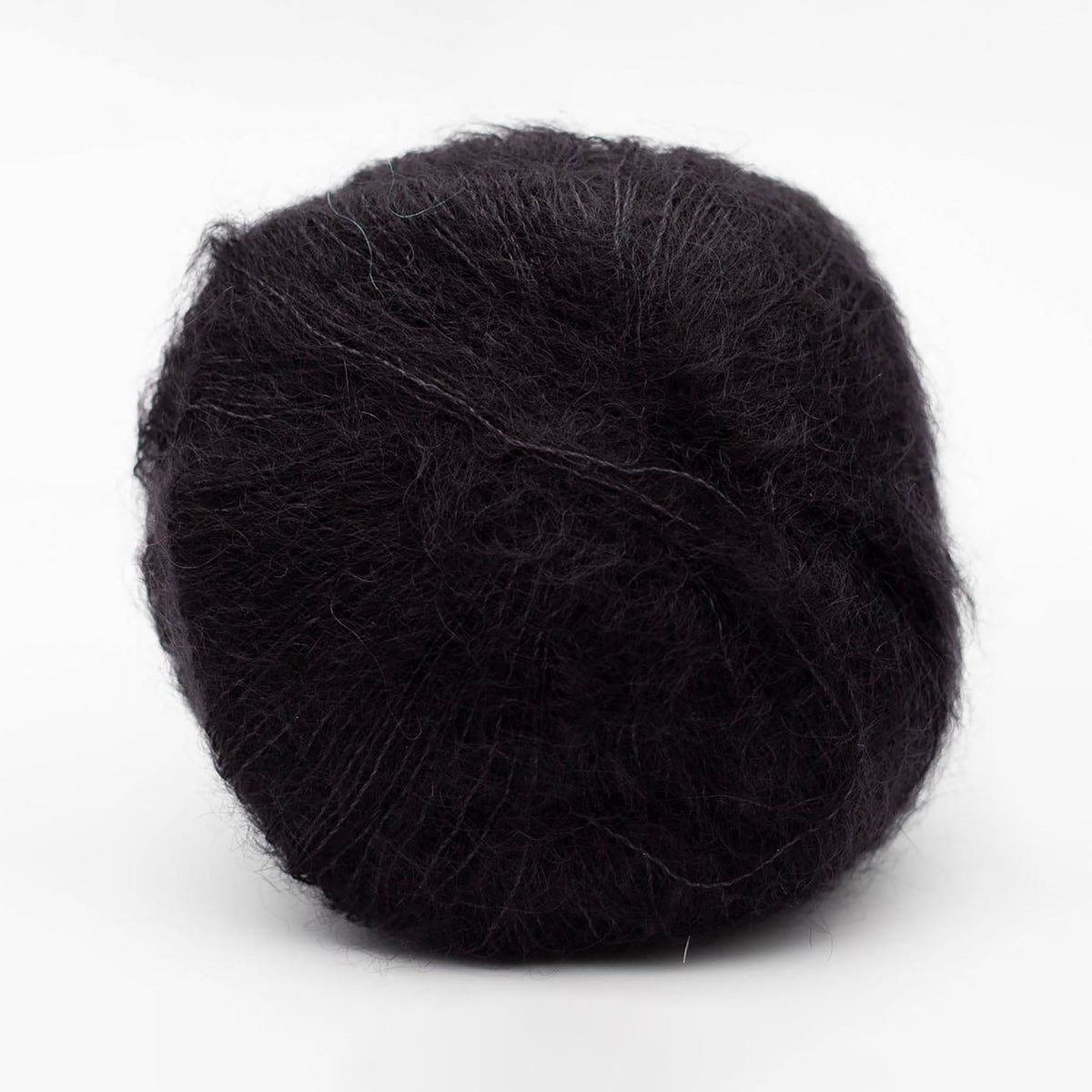 Pelote de Silky Kid de Kremke Soul Wool coloris 06_081 Noir