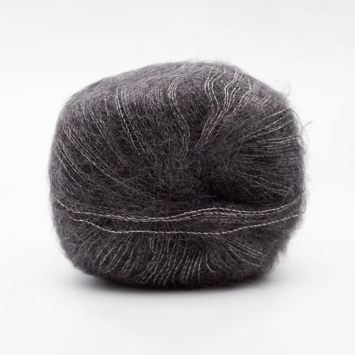 Pelote de Silky Kid de Kremke Soul Wool coloris 20_002 Anthracite Chiné