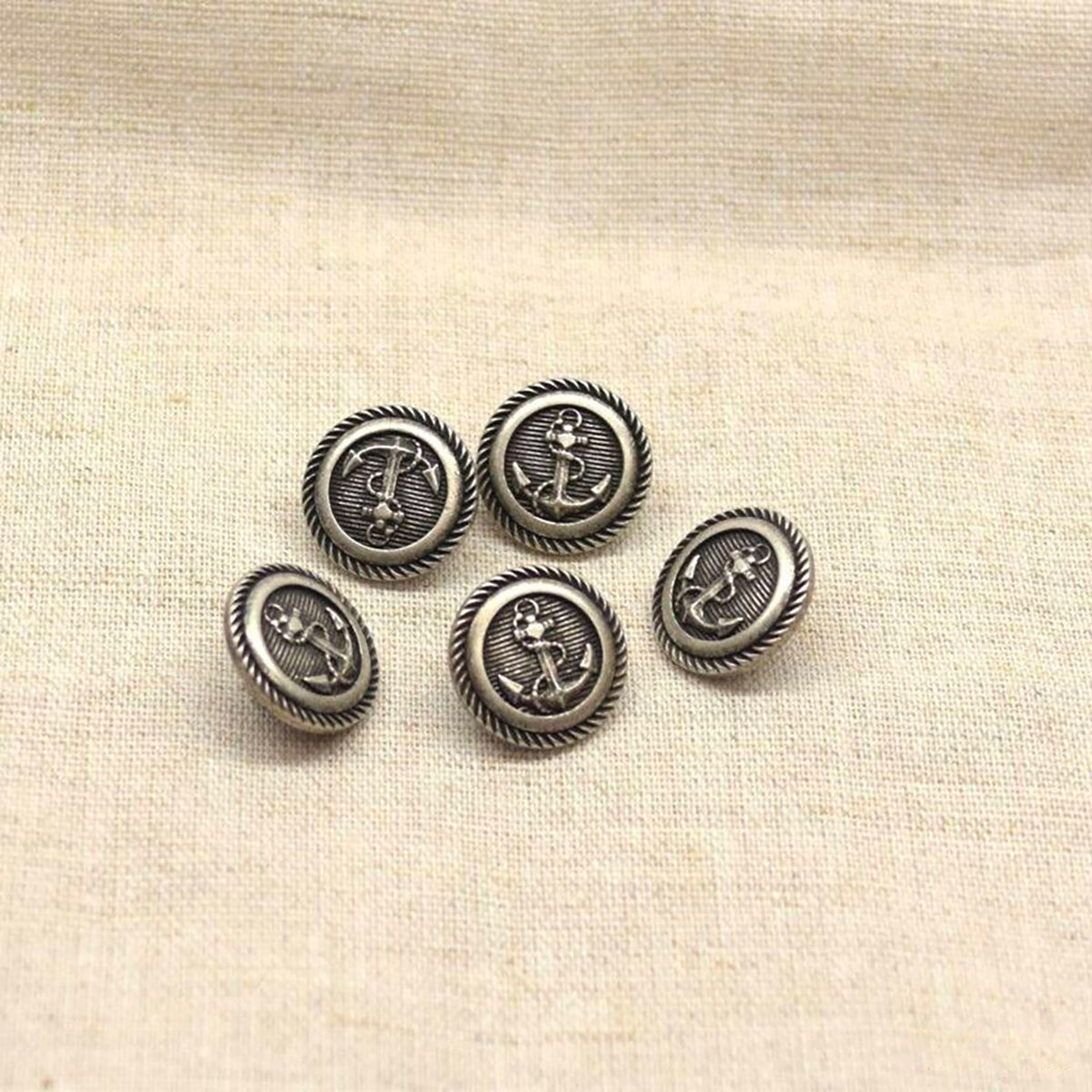 Boutons La Droguerie modèle Ancre Vieil Argent (polyester ; 18 mm)