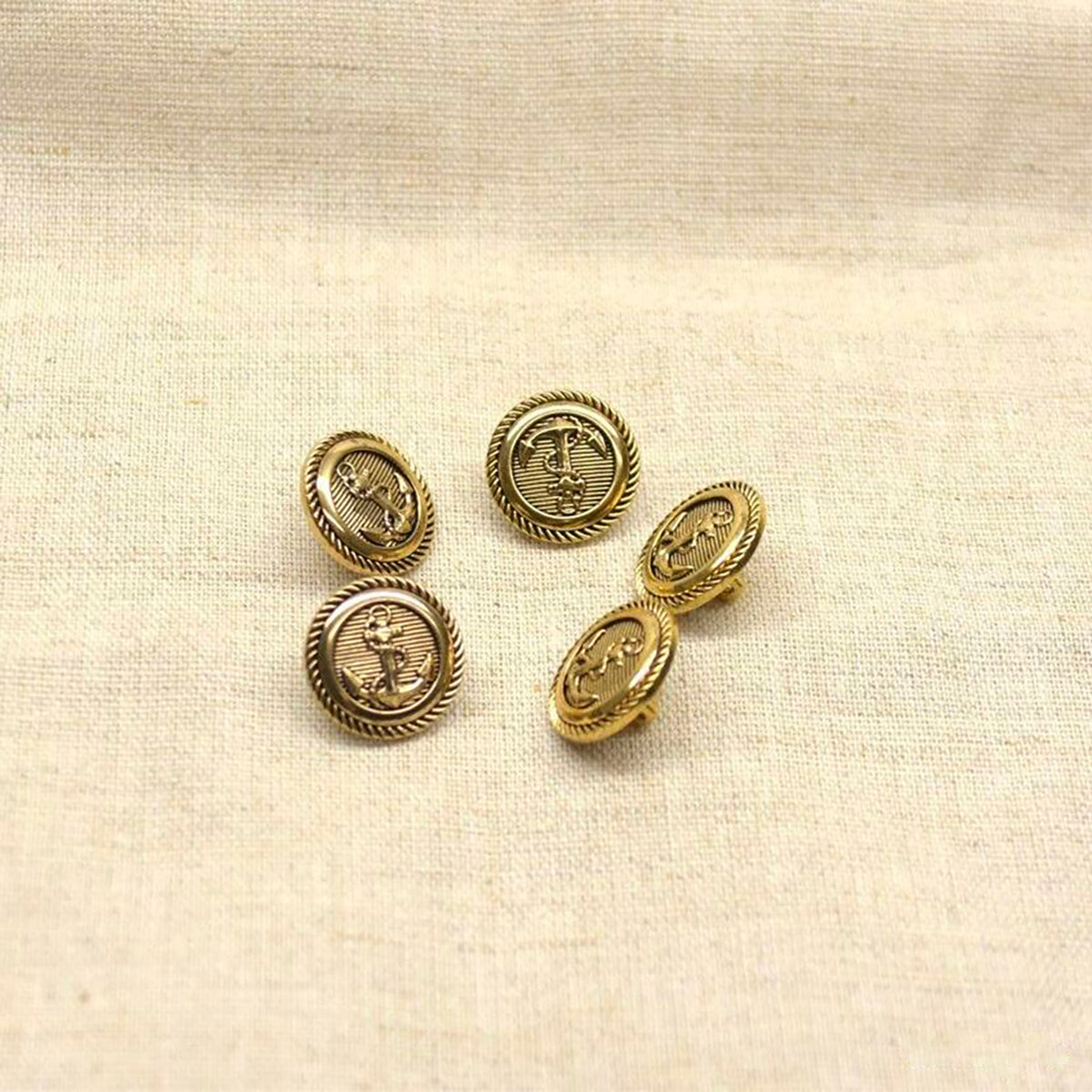 Boutons La Droguerie modèle Ancre Vieil Or (polyester ; 18 mm)
