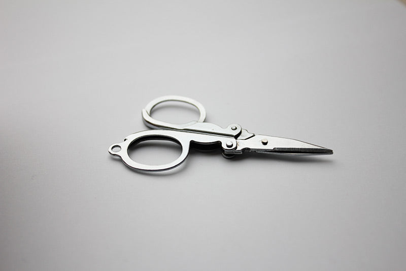Mini ciseaux pliants coloris Argent